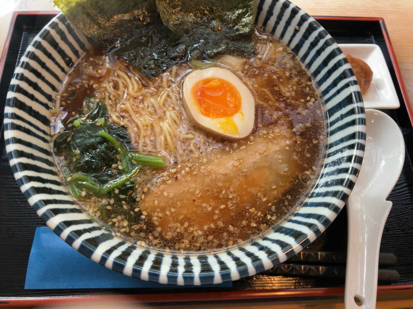 看板メニューの和風らーめん。なんと梅干し付き