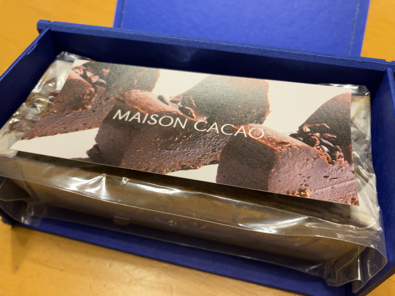 MAISON CACAOの生ガトーショコラ。一人で食べるにはだいぶ大きい